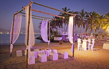 Las Hadas By Brisas