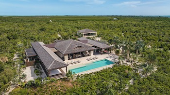 Como Parrot Cay