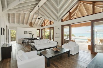 Como Parrot Cay