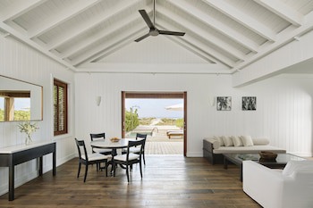 Como Parrot Cay