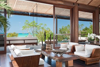 Como Parrot Cay