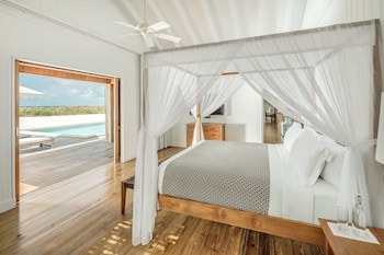 Como Parrot Cay