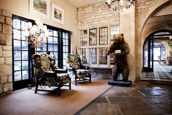 Bear Of Rodborough Hotel