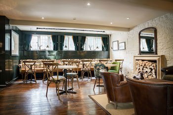 Bear Of Rodborough Hotel