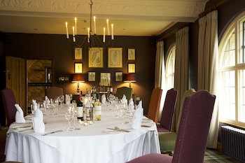 Bear Of Rodborough Hotel