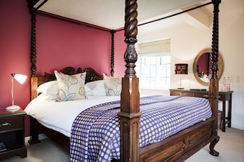 Bear Of Rodborough Hotel