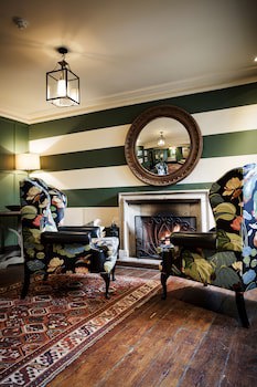 Bear Of Rodborough Hotel