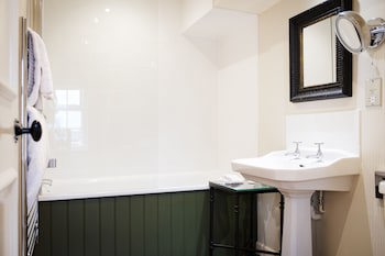 Bear Of Rodborough Hotel