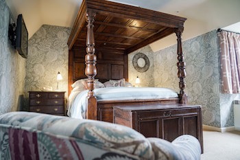 Bear Of Rodborough Hotel