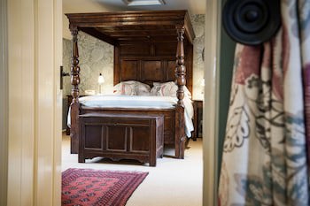 Bear Of Rodborough Hotel