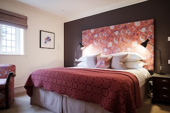 Bear Of Rodborough Hotel