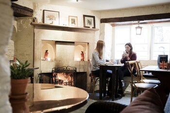 Bear Of Rodborough Hotel