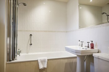 Bay Tree Hotel