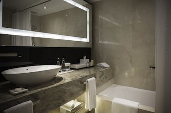 Gateway, Marco Polo Hotel