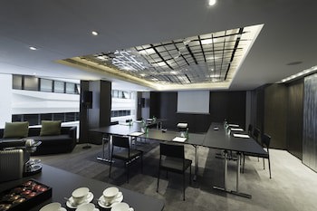 Gateway, Marco Polo Hotel