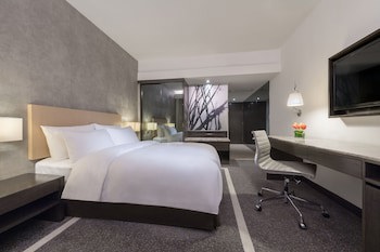 Gateway, Marco Polo Hotel
