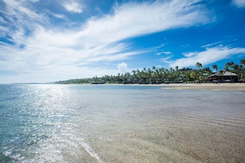 Outrigger Fiji Beach Resort