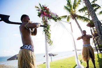 Outrigger Fiji Beach Resort