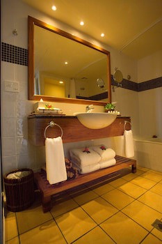 Outrigger Fiji Beach Resort