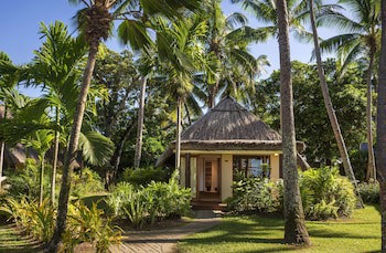 Outrigger Fiji Beach Resort