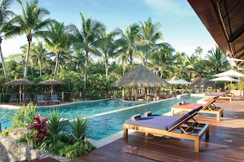 Outrigger Fiji Beach Resort