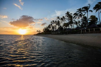 Outrigger Fiji Beach Resort