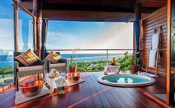 Outrigger Fiji Beach Resort