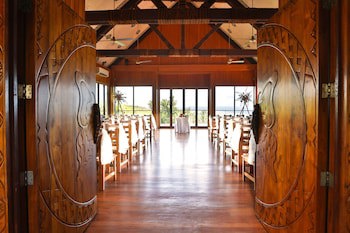 Outrigger Fiji Beach Resort