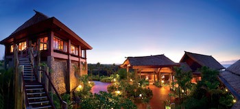 Outrigger Fiji Beach Resort