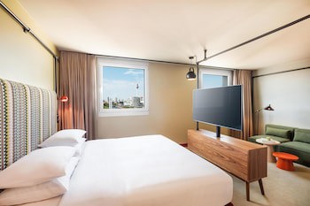 me and all hotel Berlin East Side, by Hyatt fotoğrafı