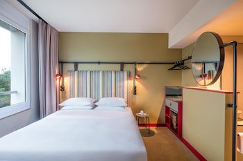 me and all hotel Berlin East Side, by Hyatt galeri fotoğrafı
