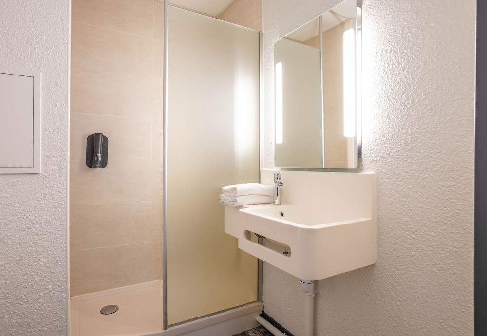 B&B HOTEL Paris Chatillon