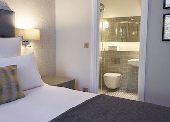 54 Queens Gate Hotel