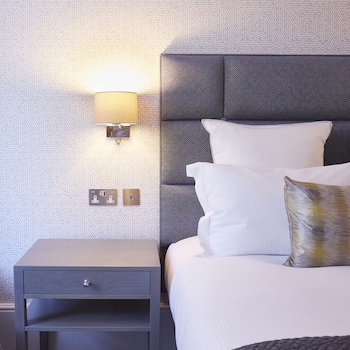 54 Queens Gate Hotel