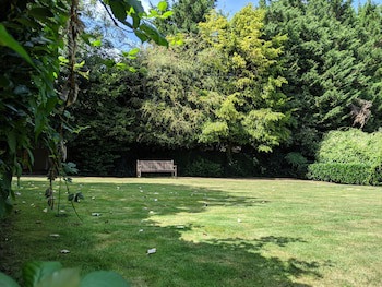 Bridgewood Manor