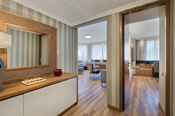 Divani Caravel