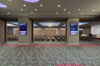 Divani Caravel