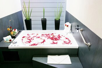 Crowne Plaza Toluca Lancaster, An Ihg Hotel