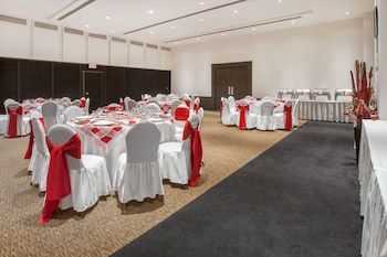 Crowne Plaza Toluca Lancaster, An Ihg Hotel