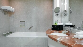 Intercontinental Doha Beach & Spa, An Ihg Hotel