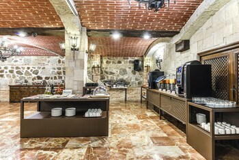 Toledo Imperial (Adults Only)