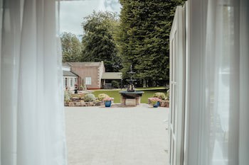 Dunadry Hotel And Gardens