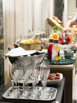 Becquer Hotel