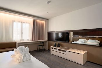 Becquer Hotel