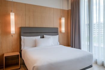 Ac Hotel Diagonal L'illa By Marriott