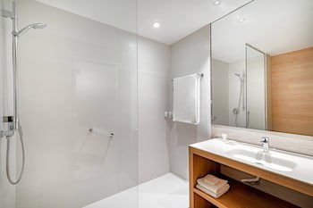 Ac Hotel Diagonal L'illa By Marriott