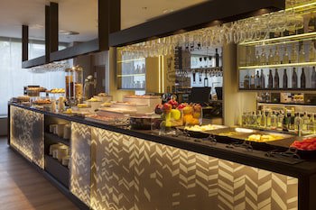 Ac Hotel Diagonal L'illa By Marriott