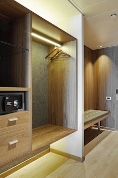 Ac Hotel Diagonal L'illa By Marriott