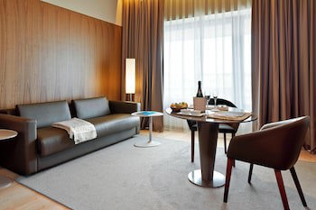 Ac Hotel Diagonal L'illa By Marriott