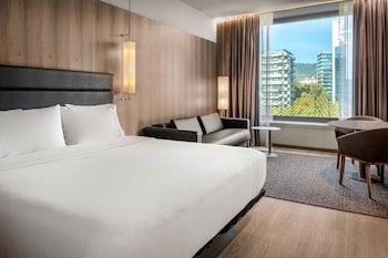 Ac Hotel Diagonal L'illa By Marriott